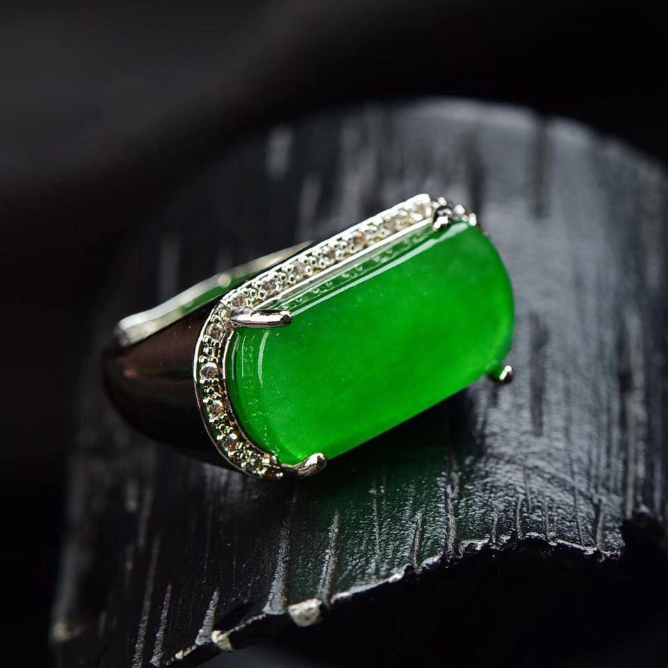 Jade ice sun green saddle live ring inlaid with Burmese jade ring thumb ring jade treatment