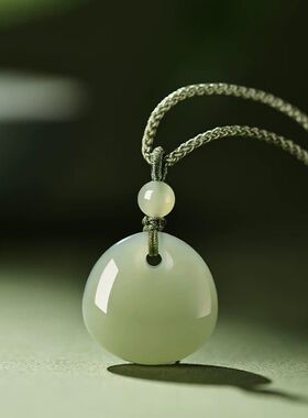 和田色福袋吊坠女款玉石护身符挂件本命年挂件好运招财礼物