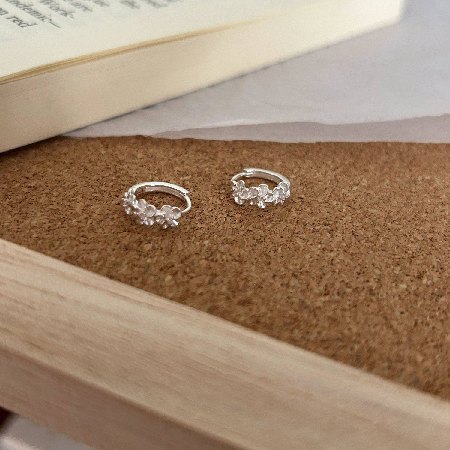 S999纯银繁花三朵花耳环轻奢抗洗澡不掉色甜美气质百搭耳饰女,淘宝优惠券,粉丝福利购,淘宝优惠卷