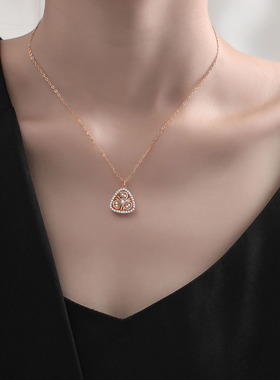 玫瑰金镶钻风扇三角形吊坠项链