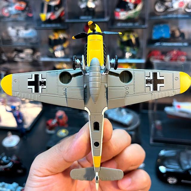 Proportional alloy aircraft model World War II German bf109