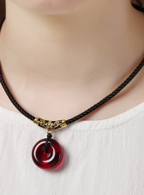 琥珀蜜蜡鸡油黄吊坠男女短民族风雕刻项链血珀酒红色平安扣毛衣链