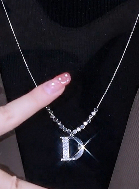 潮酷女孩字母D方块锆石卫衣项链