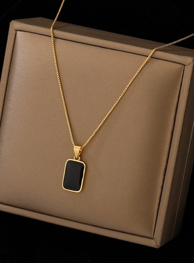 时尚小黑牌钛钢项链女百搭轻奢高级感欧美小众设计感18K金不掉色
