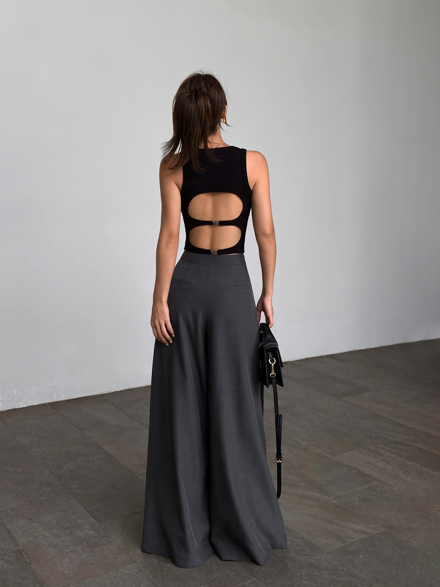 NEVA HU黑色带胸垫吊带背心女夏外穿设计感新款短款无袖露背上衣 - 图0