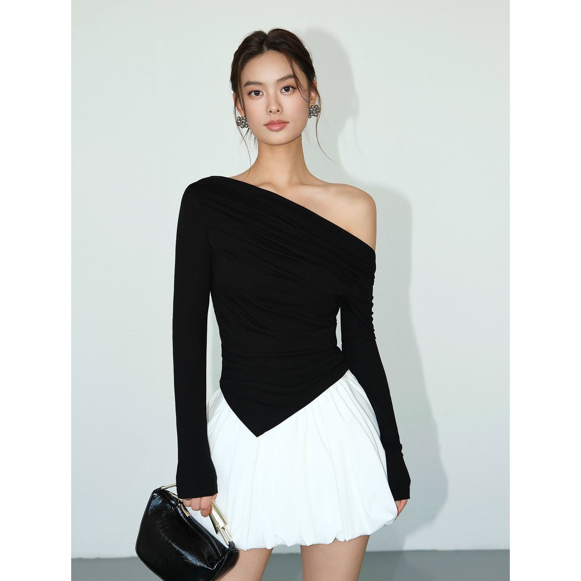 NEVA HU 诠释优雅 一字肩斜肩长袖t恤女露肩修身不规则设计感上衣,淘宝优惠券,粉丝福利购,淘宝优惠卷