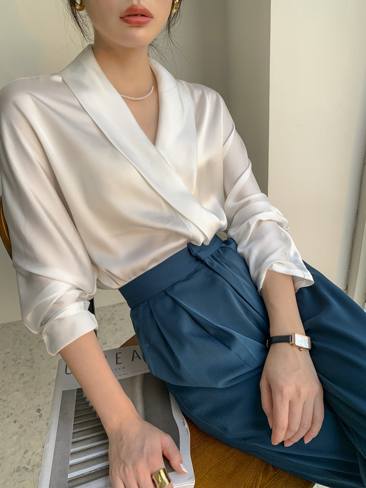 白色v领缎面设计感春秋高端衬衫 诞恩衬衫