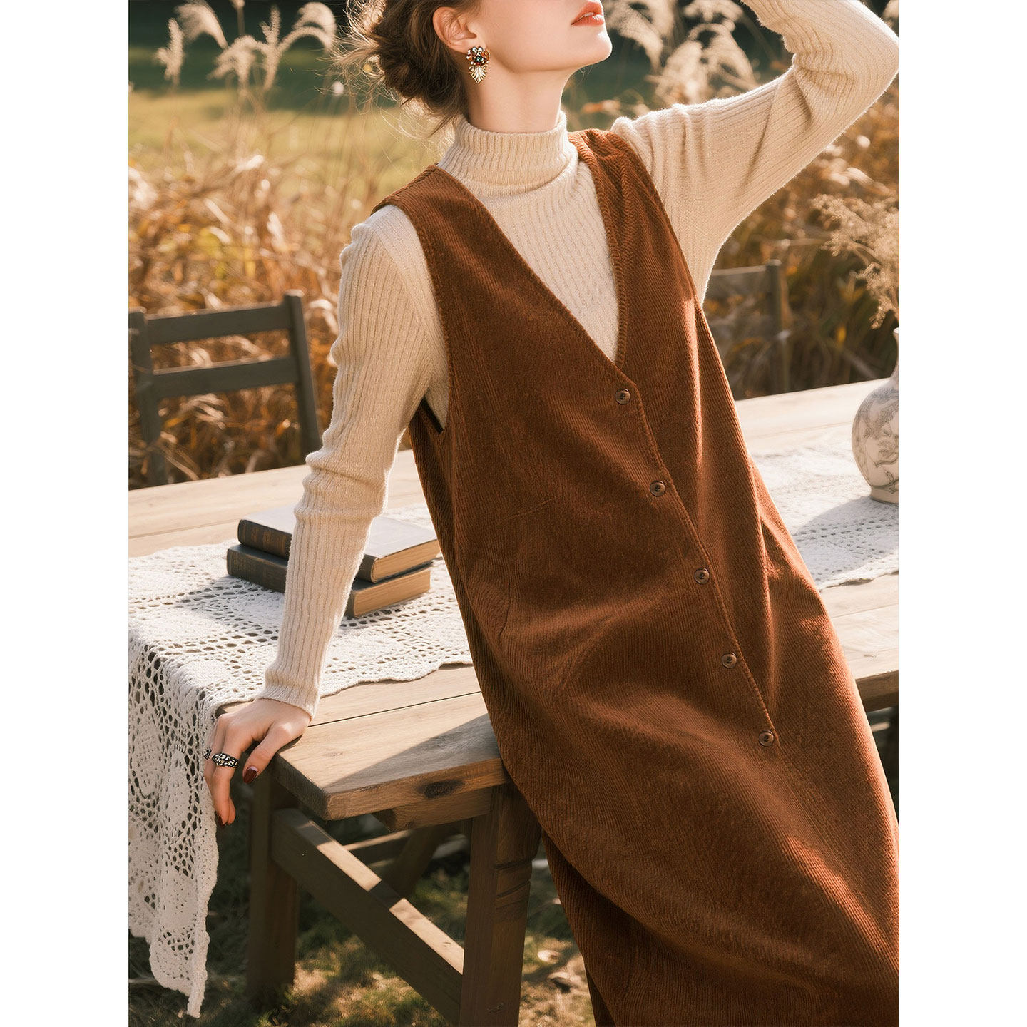 焦糖色灯芯绒背心连衣裙女2025秋冬新款高级感叠穿时尚中长款裙子