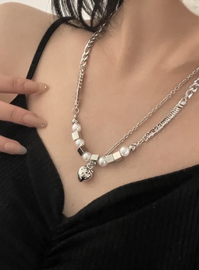 草莓方块钛钢拼接珍珠项链女ins嘻哈甜酷冷淡风小众设计感毛衣链