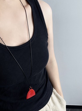 黑色皮绳哑风铃项链女复古个性