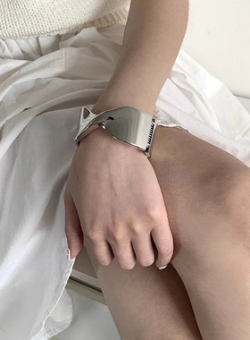 蝴蝶结手镯质感交错银色金属质感