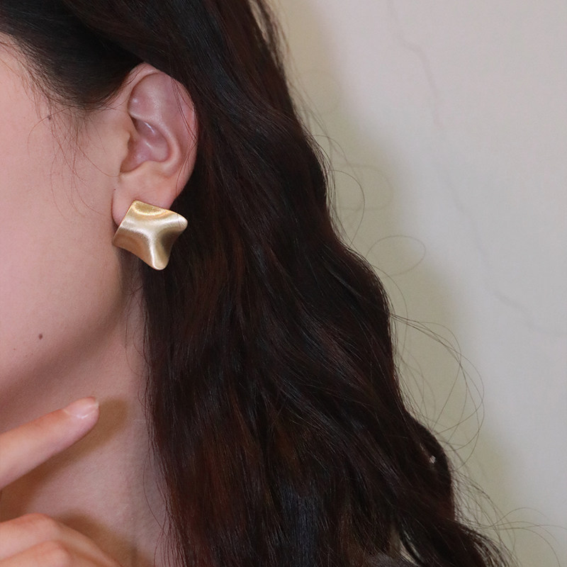 新款欧美简约气质曲面金属饰品 s925银针高级感拉丝ins网红耳钉女 - 图2
