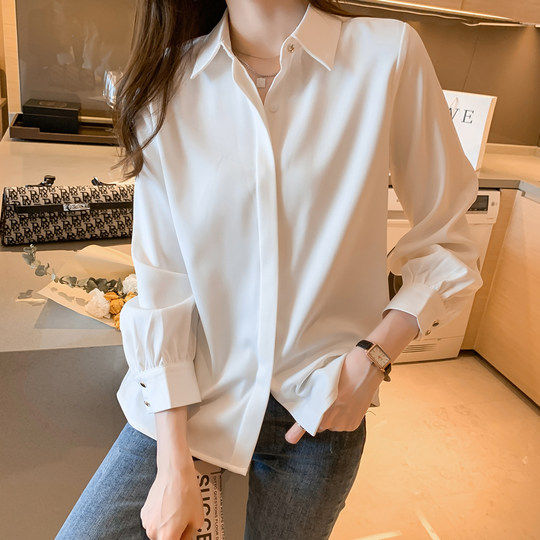 Interview with mature long-sleeved chiffon white shirt