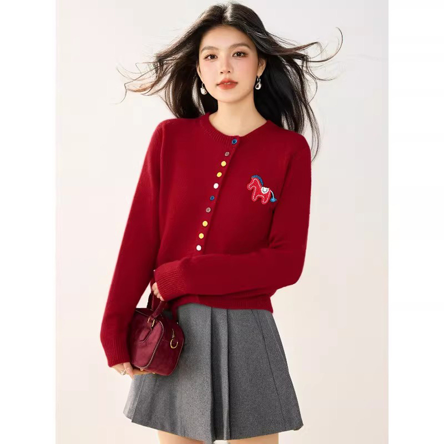 新年红色毛衣外套女2025新款冬季加厚羊绒上衣刺绣彩色扣针织开衫,淘宝优惠券,粉丝福利购,淘宝优惠卷