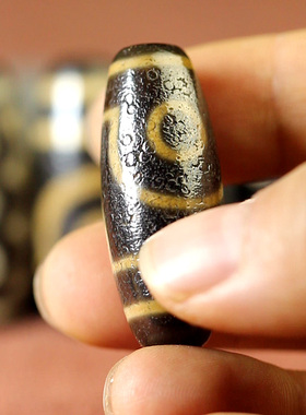 西藏天珠至纯虎牙九眼莲师朱砂