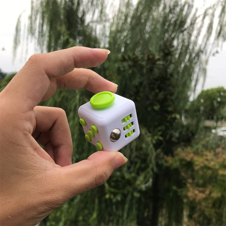 解压神器Fidget Cube无聊发泄玩具指尖骰子玩具上课玩具减压神器