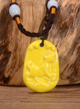 黄色项链属相可随身携带小猴子