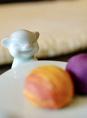 喜乐小福猪抬盘原创艺术陶瓷