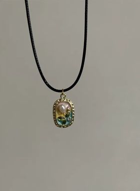 Vintage Drip Oil Flower Sun Pendant Necklace Leather Rope