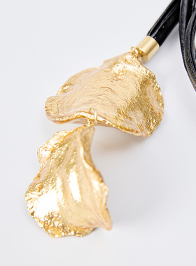 ZHUCHONGYUN2025秋新款蓝花楹果实贴箔多戴法项链