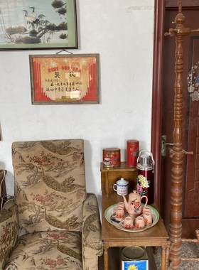 80年代怀旧老物j件摆件民俗装饰摆设农村老式煤油灯座钟收音机暖