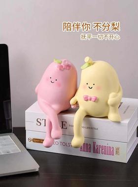 抱抱梨摆件吊脚娃娃创意家居装饰品书架客厅柜情侣结婚礼物送新人