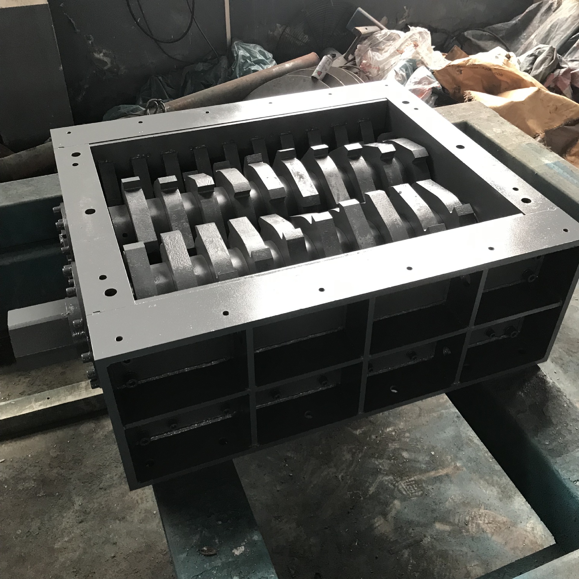 Double-shaft shredder accessories shredder chassis machine head garbage disposal large shredder blade box