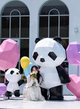大型网红拍照打卡几何玻璃钢熊猫雕塑商场民宿游乐场爱心装置摆件