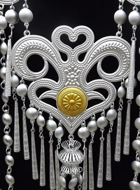 民族风饰品 彝族中款镀银胸牌 彝族服装配饰 摄影表演婚庆饰品