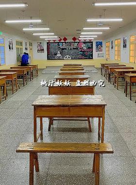 怀旧老物件布景装饰复古老式学校用品地球仪算盘大喇叭铁钟课桌椅