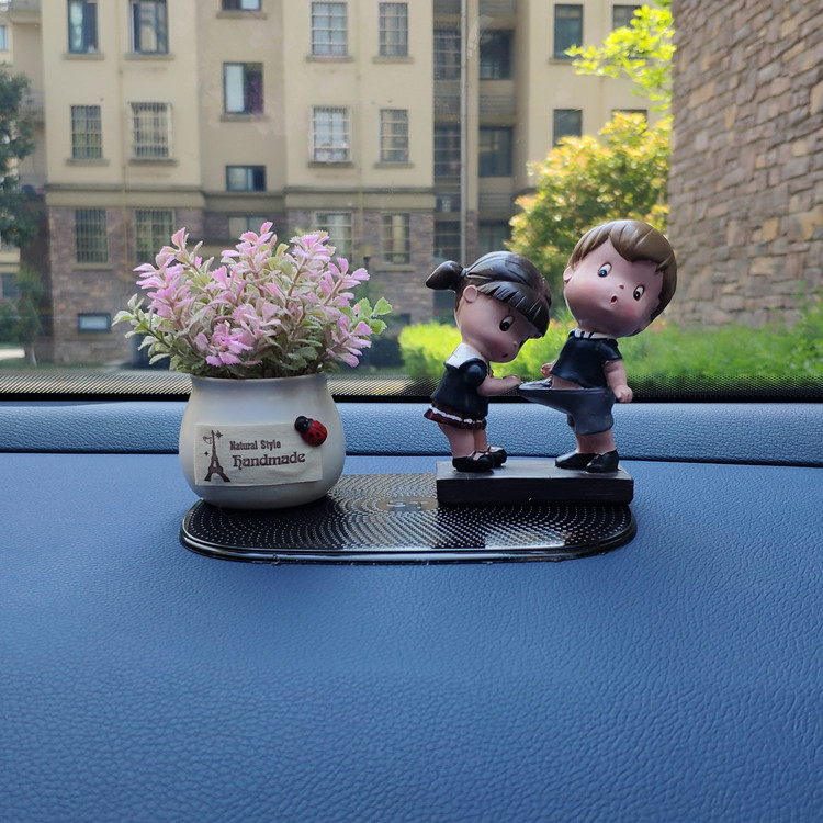 致青春创意汽车摆件卡通情侣可爱车饰公仔车内饰品车载车上装饰品 网红车品 淘优券