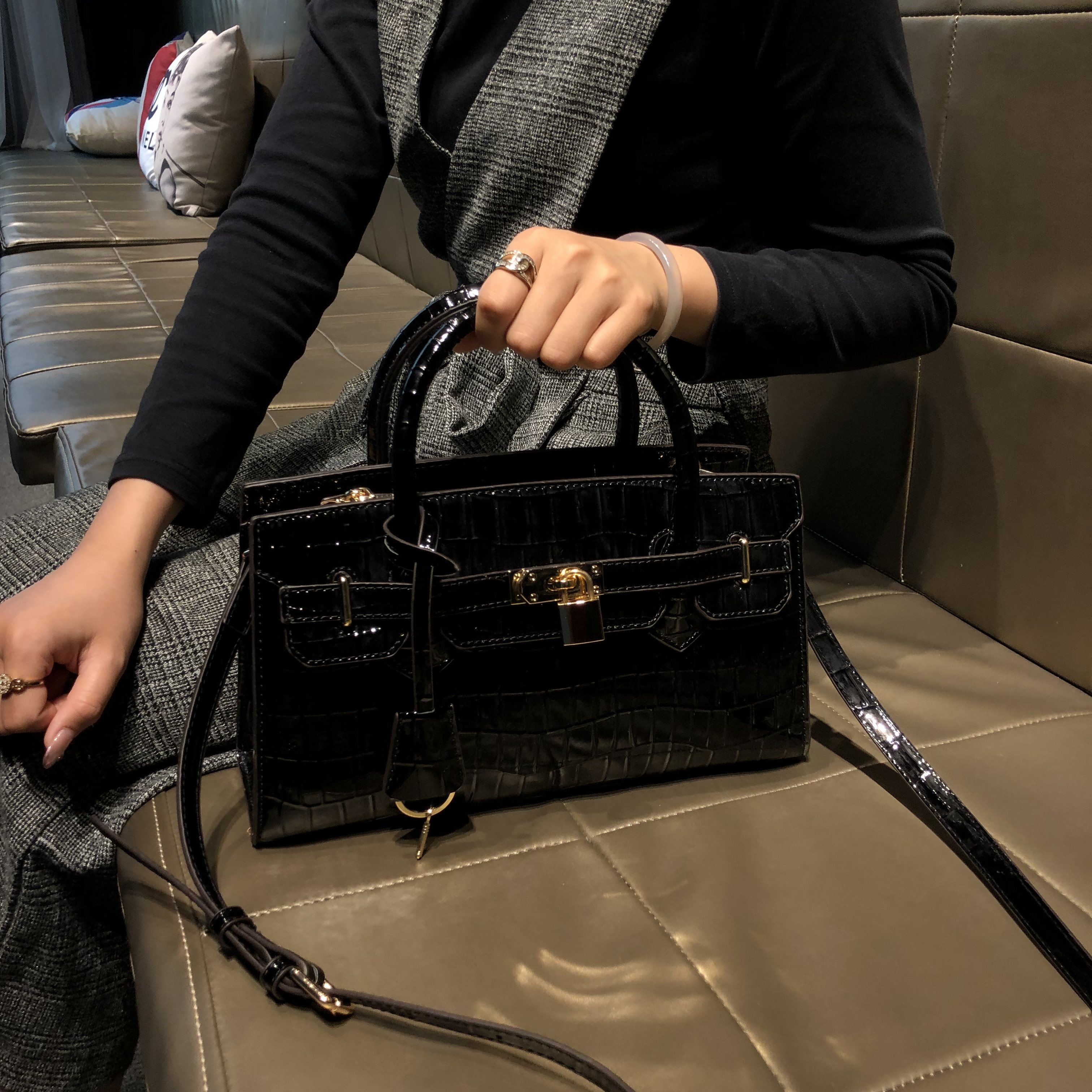 香港品牌女包2025新款真皮高级感时尚手提包大容量单肩斜挎铂金包,淘宝优惠券,粉丝福利购,淘宝优惠卷