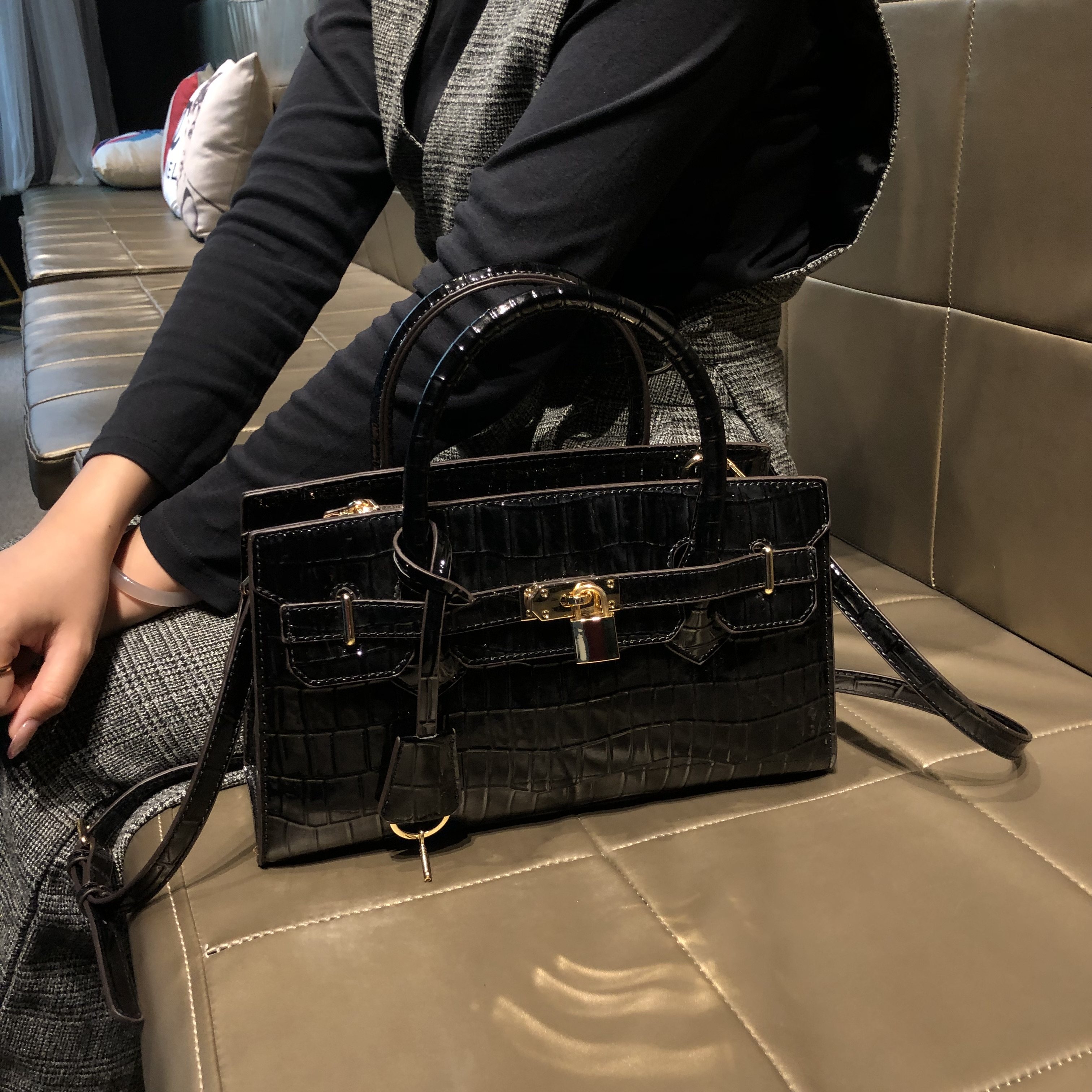 香港品牌女包2025新款真皮高级感时尚手提包大容量单肩斜挎铂金包,淘宝优惠券,粉丝福利购,淘宝优惠卷