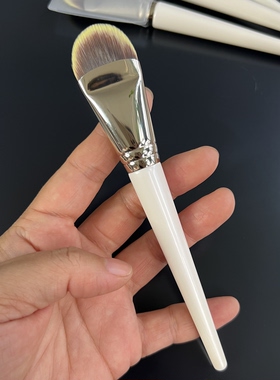 巨巨巨薄，加美貌的一支粉底刷 薄粉底液刷