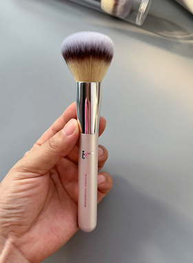 It cosmetics 圆头定妆刷 粉底刷 散粉刷 矿物质粉刷W11A
