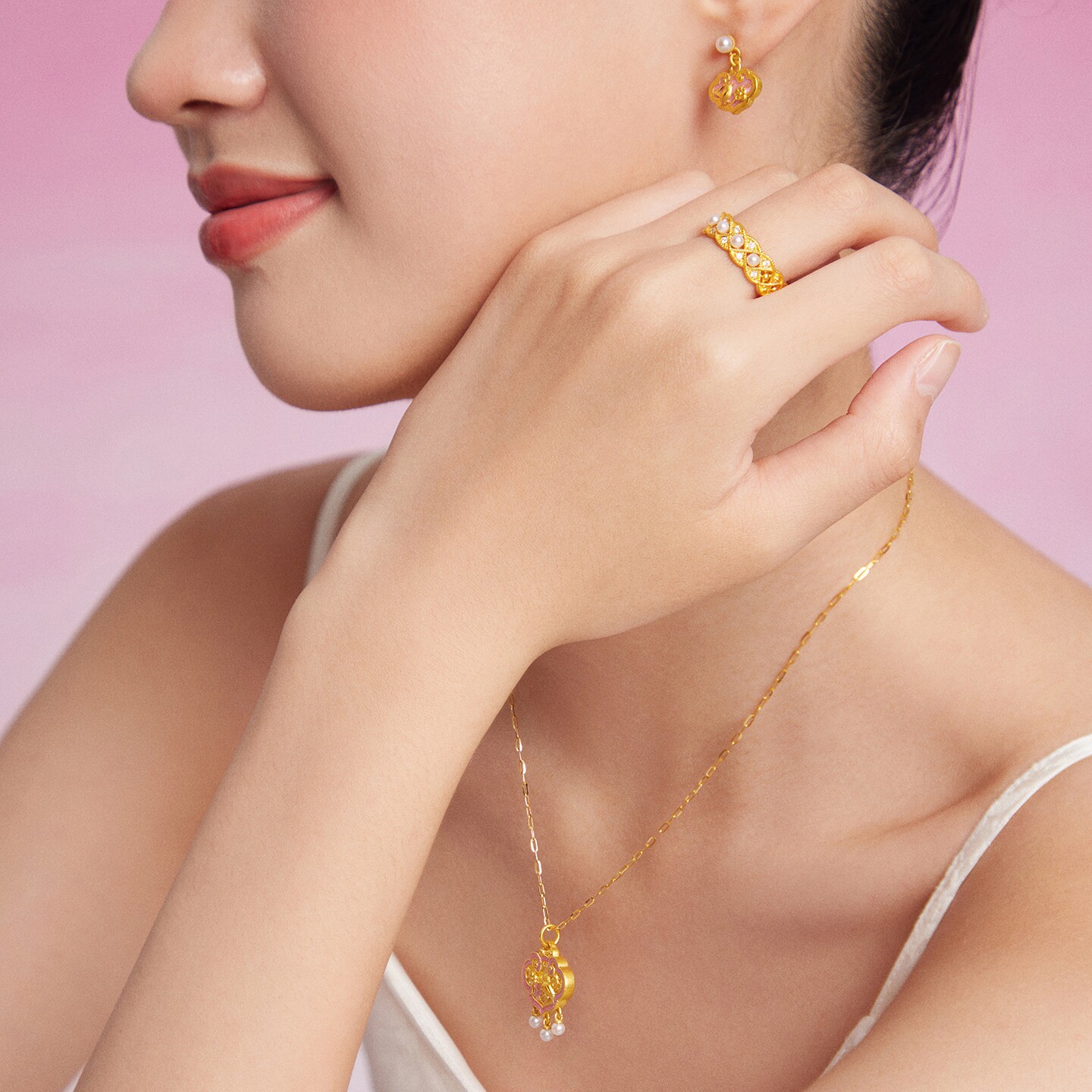 Chow Tai Fook SOINLOVE Muse Series Gold Diamond Pearl Ring Princess Ring