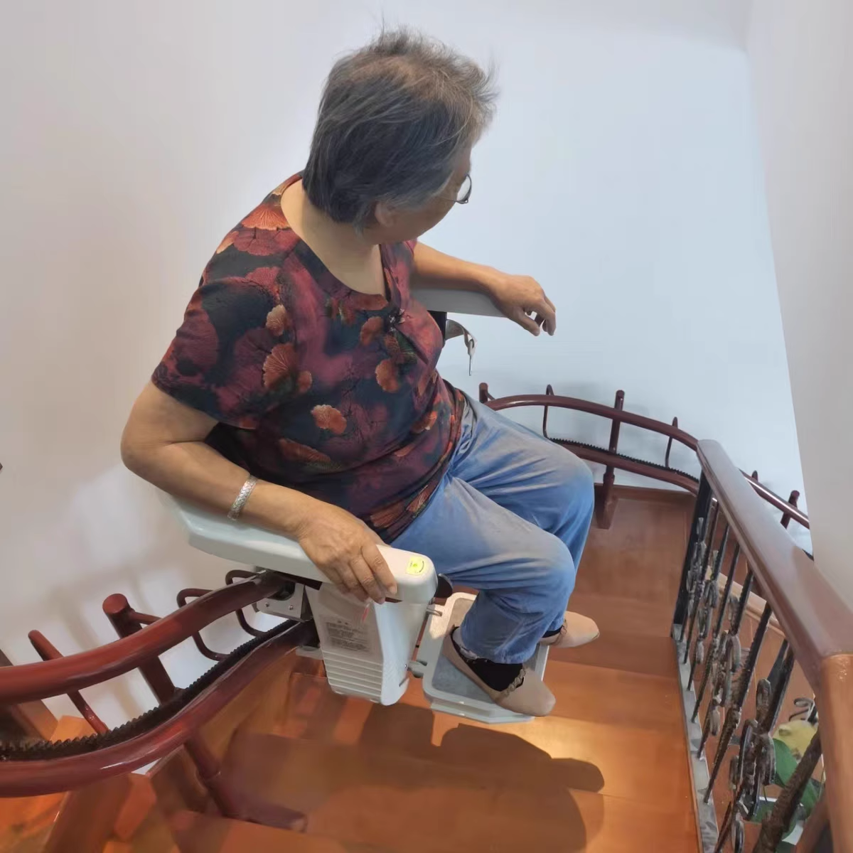 座椅电梯老人爬楼机楼道座椅电梯别墅家用曲线电梯座椅上下楼神器,淘宝优惠券,粉丝福利购,淘宝优惠卷