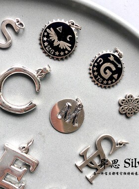 异思 韩国东大门S925纯银 字母圆牌吊坠 大方简约ins极简风