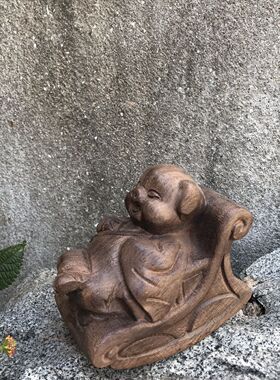 越南沉香木悠闲自在摇摇猪摆件,招财家居办公室书房送礼工艺品