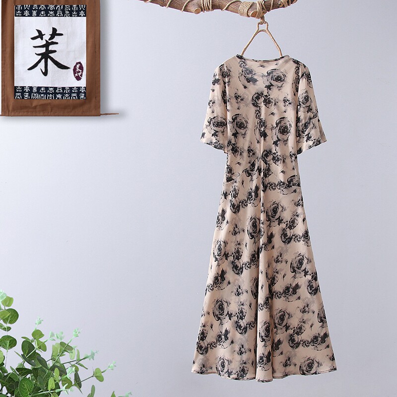  茉她女装中老年女装