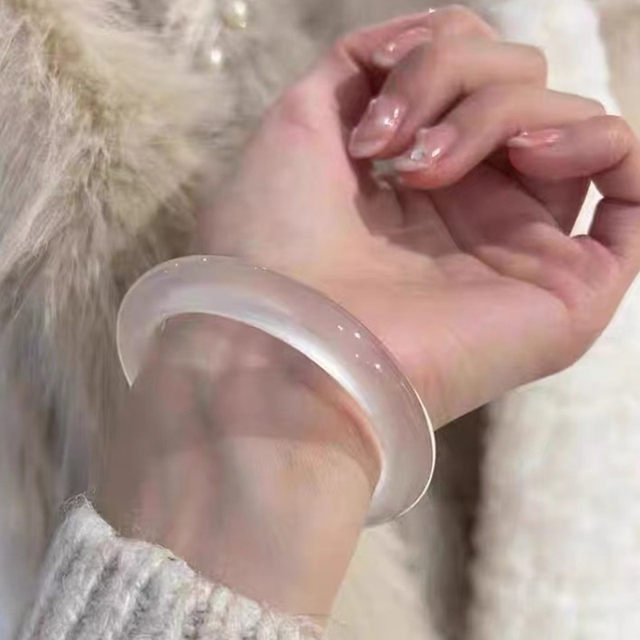 Natural high ice transparent white moonlight agate lychee jelly chalcedony jade bracelet horse material champagne jade peace bracelet for girlfriend