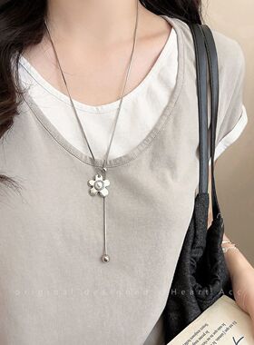 韩系银色花朵吊坠项链女ins风长款百搭毛衣链小众高级感个性配饰
