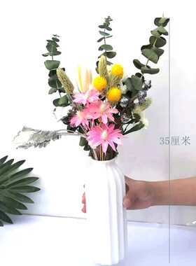 文心兰搭配陶瓷桌面尤加利叶干花