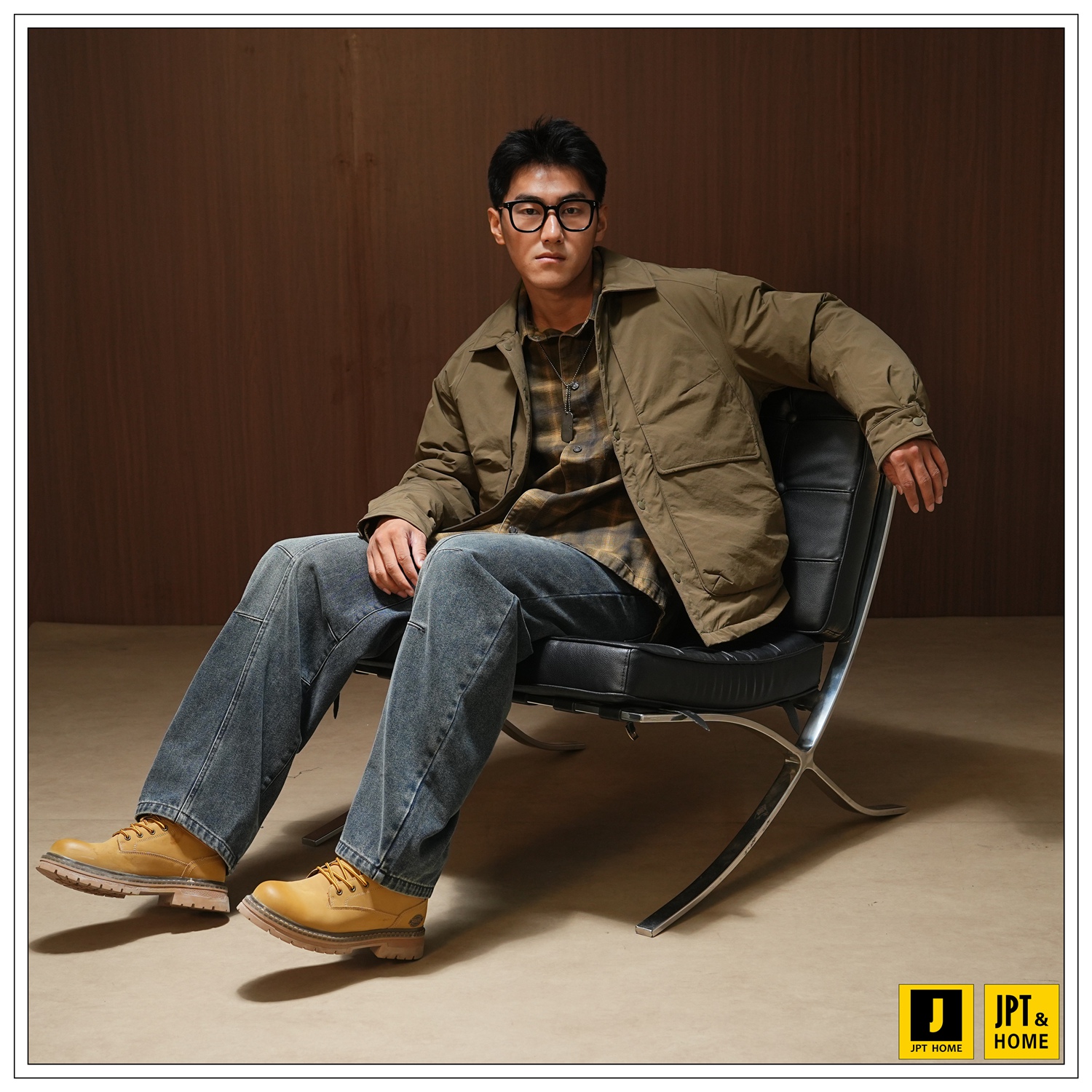 JPTHOME25冬极简风尚合体剪裁工装风轻薄便携短款翻领轻薄羽绒服 - 图3