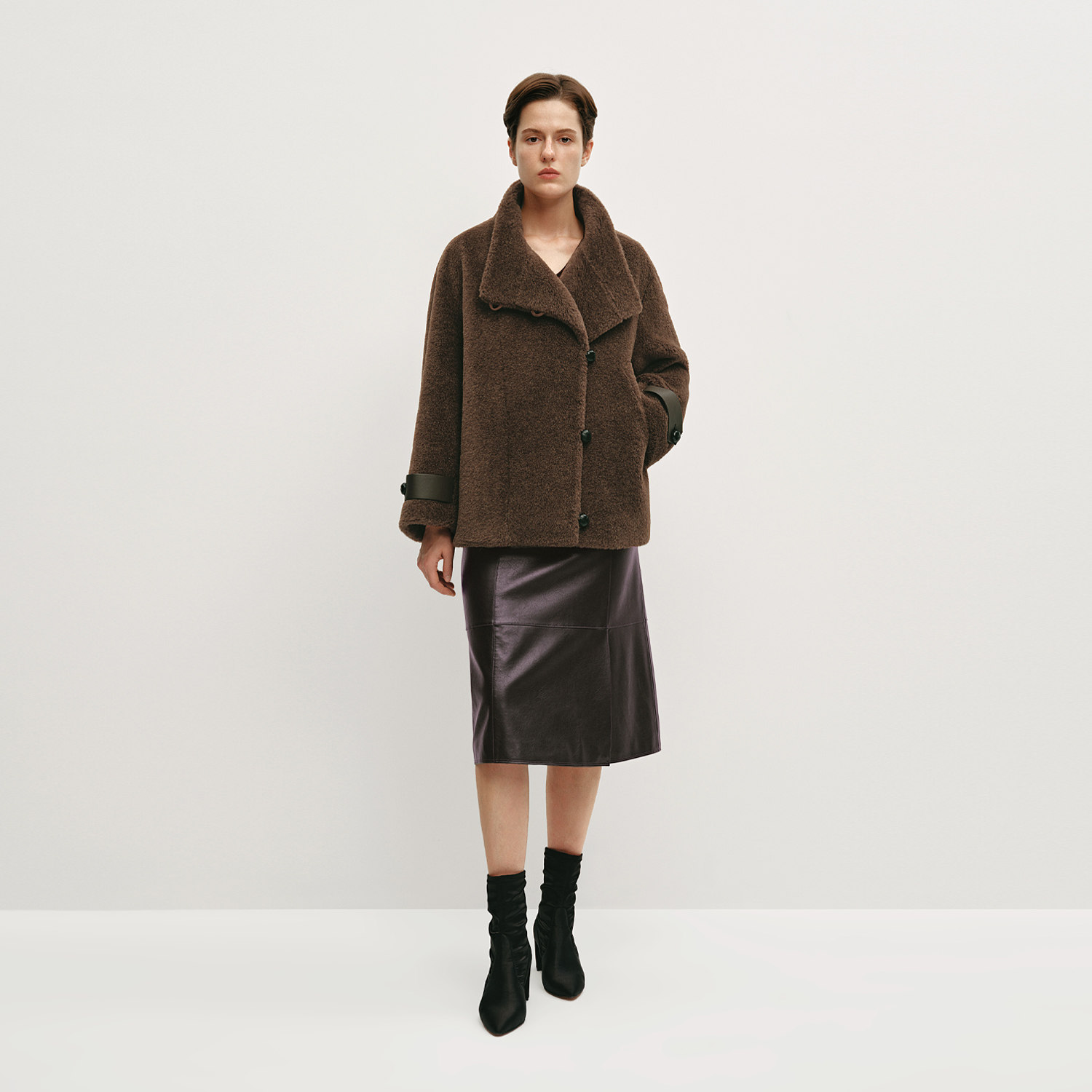 OVV秋冬热卖女装时髦简约毛绒感羊毛混纺短款大衣