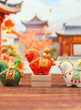创意吉祥手办车载装饰马上盲盒客厅玄关摆件马年礼物伴手礼
