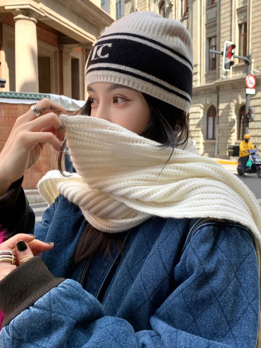 迪丽热巴同款羊毛针织帽LC黑白字母小香风毛线帽子护耳百搭冷帽冬 - 图2