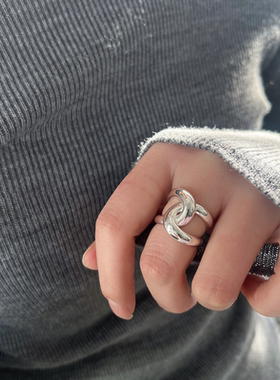 重工厚银几何线条缠绕戒指