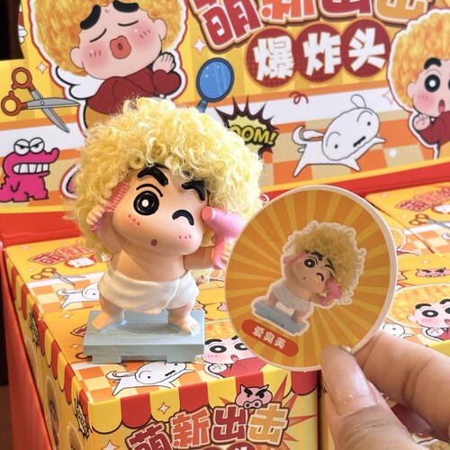 蜡笔小新萌新出击爆炸头可爱盲盒小众生日礼物送好友闺蜜车载摆件 - 图0