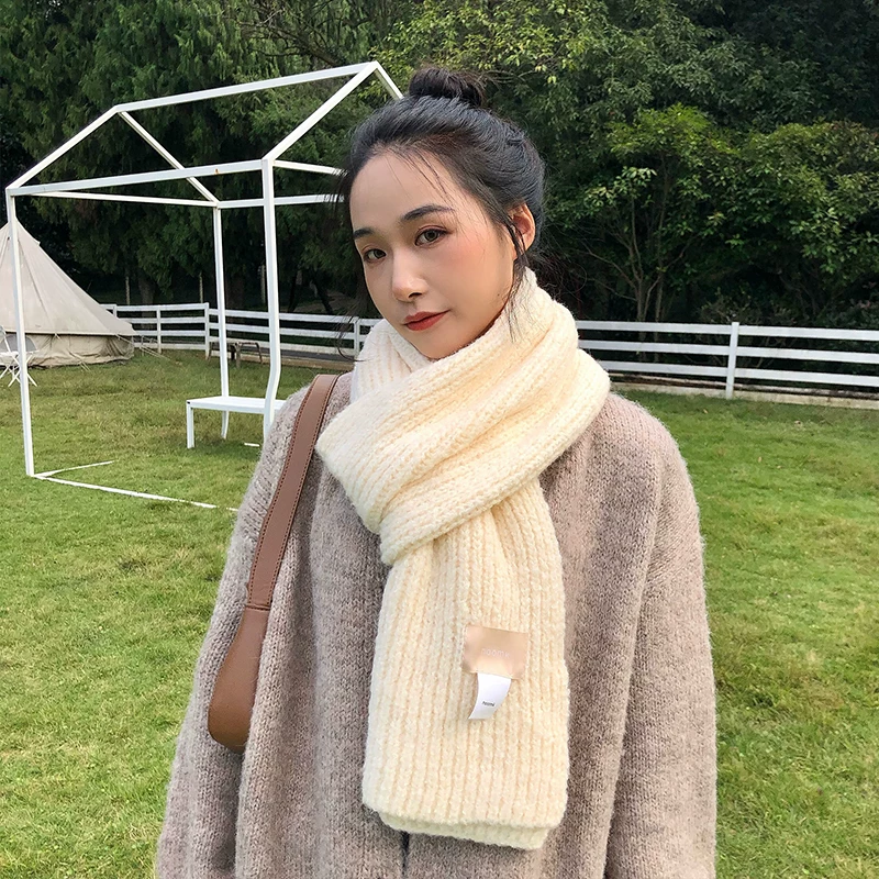 Кашемировый заплатка? Actually 'Cashmere patch, demi-season scarf for students, warm universal cloak, Korean style' -> translate properly: 'Кашемировый платок-пашми? Wait 'patch' could be 'патч' or 'заплатка' but scarf implies scarf. 'Cashmere patch, demi-season scarf for students' maybe 'Кашемировый патч, демисезонный шарф для студентов, теплое универсальное накидка, корейский стиль' Not great. Let's craft: